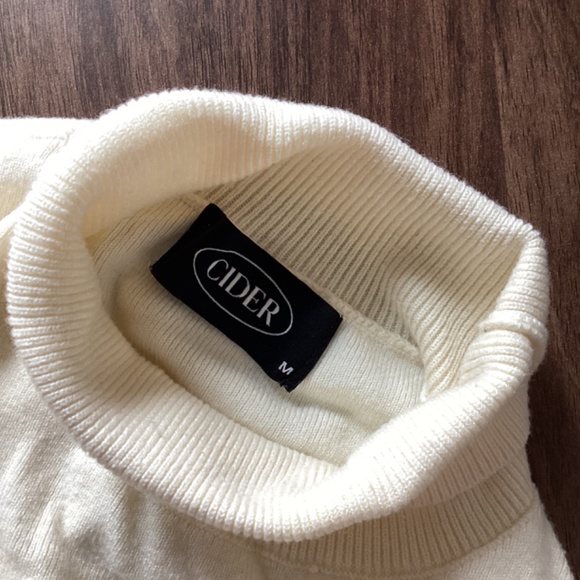 Cream coloured turtleneck sweater - Picture 2 of 2